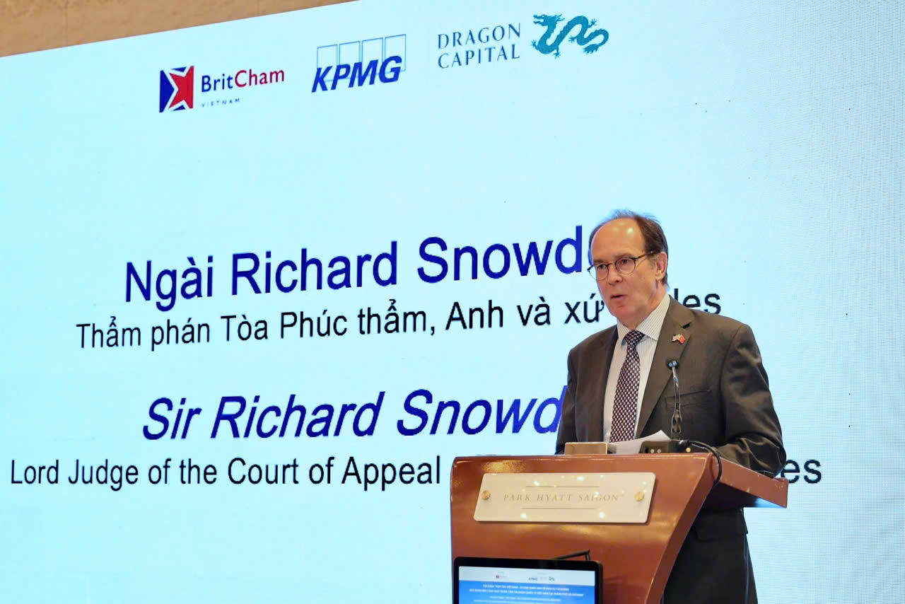 Ngài Richard Snowden, Thẩm phán Tòa phúc thẩm Anh và xứ Wales, Vương quốc Anh chia sẻ tại tọa đàm