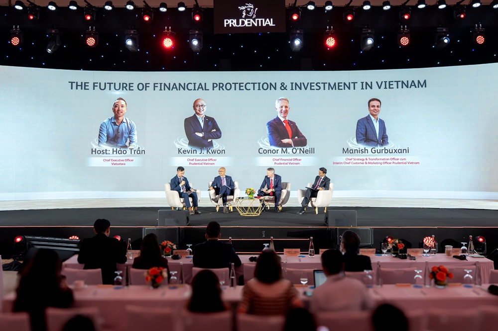 Các đại diện Prudential Việt Nam tham gia chia sẻ góc nhìn về tương lai bảo vệ tài chính và đầu tư tại Việt Nam.