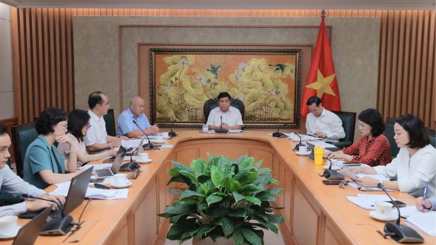 Phó Thủ tướng Nguyễn Chí Dũng chủ trì cuộc họp rà soát tình hình triển khai Nghị quyết 68-NQ/TW về phát triển kinh tế tư nhân. Ảnh: VGP