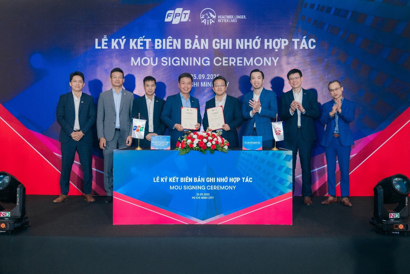 Đại diện AIA Việt Nam và FPT tại buổi lễ ký kết biên bản ghi nhớ hợp tác.