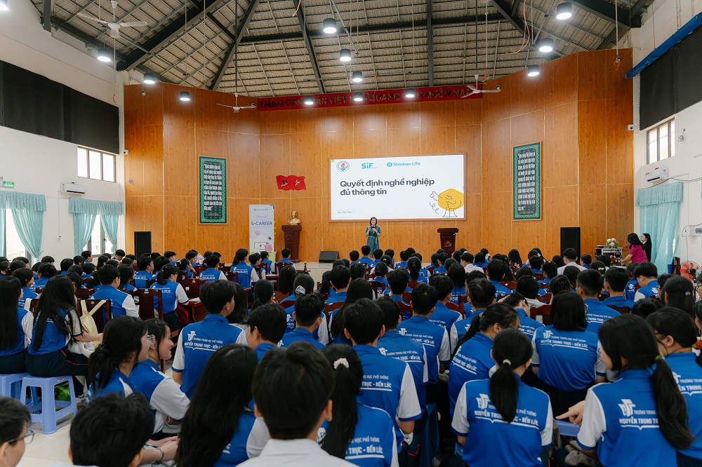 Shinhan Life Việt Nam hoàn thành Chương trình hướng nghiệp dành cho học sinh trung học phổ thông
