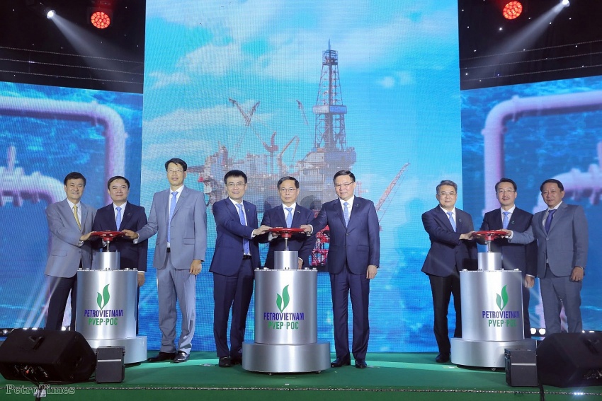 Lãnh đạo Chính phủ, Petrovietnam, PVEP, PVEP POC thực hiện nghi thức đón dòng dầu thương mại đầu tiên từ dự án phát triển mỏ Đại Hùng pha 3.