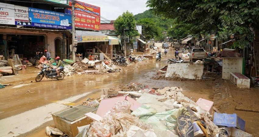 Miễn phí đường bộ cho xe chở hàng cứu trợ bà con vùng bão lũ