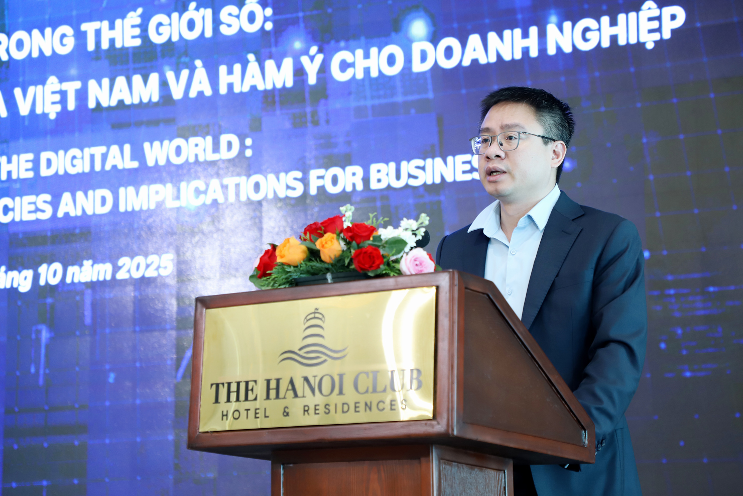 Ông Nguyễn Đức Trung - Phó Cục trưởng Cục Phát triển Doanh nghiệp tư nhân và Kinh tế tập phát biểu tại Hội thảo.