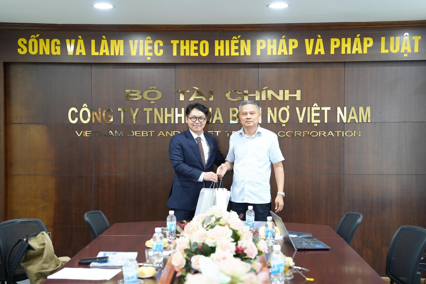 Tổng Giám đốc Phạm Mạnh Thường và ông Enkhtur Minjuur - Tổng Giám đốc MAMCO .