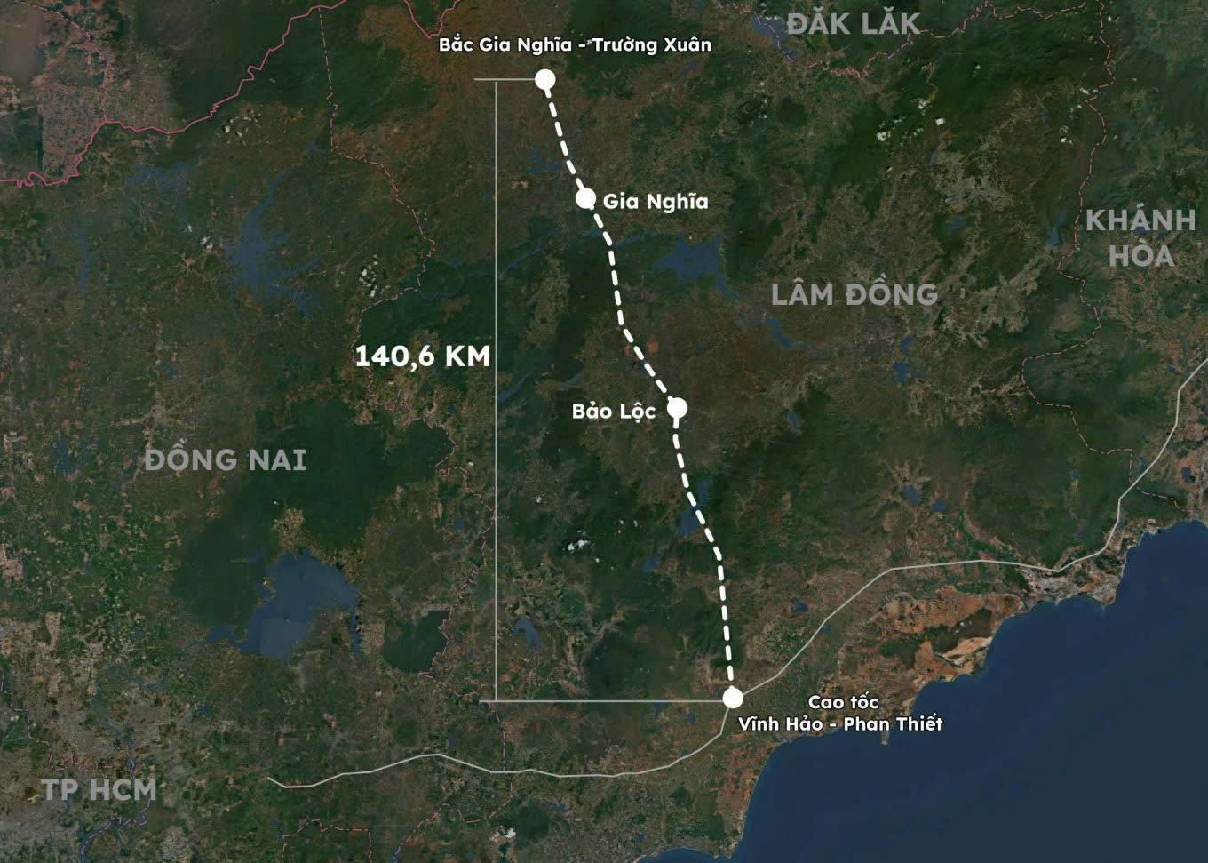 Dự án cao tốc Gia Nghĩa - Bảo Lộc - Phan Thiết có quy mô 4 làn xe, nền đường rộng 24,75 m, tốc độ thiết kế 100 -120 km/h tùy địa hình.