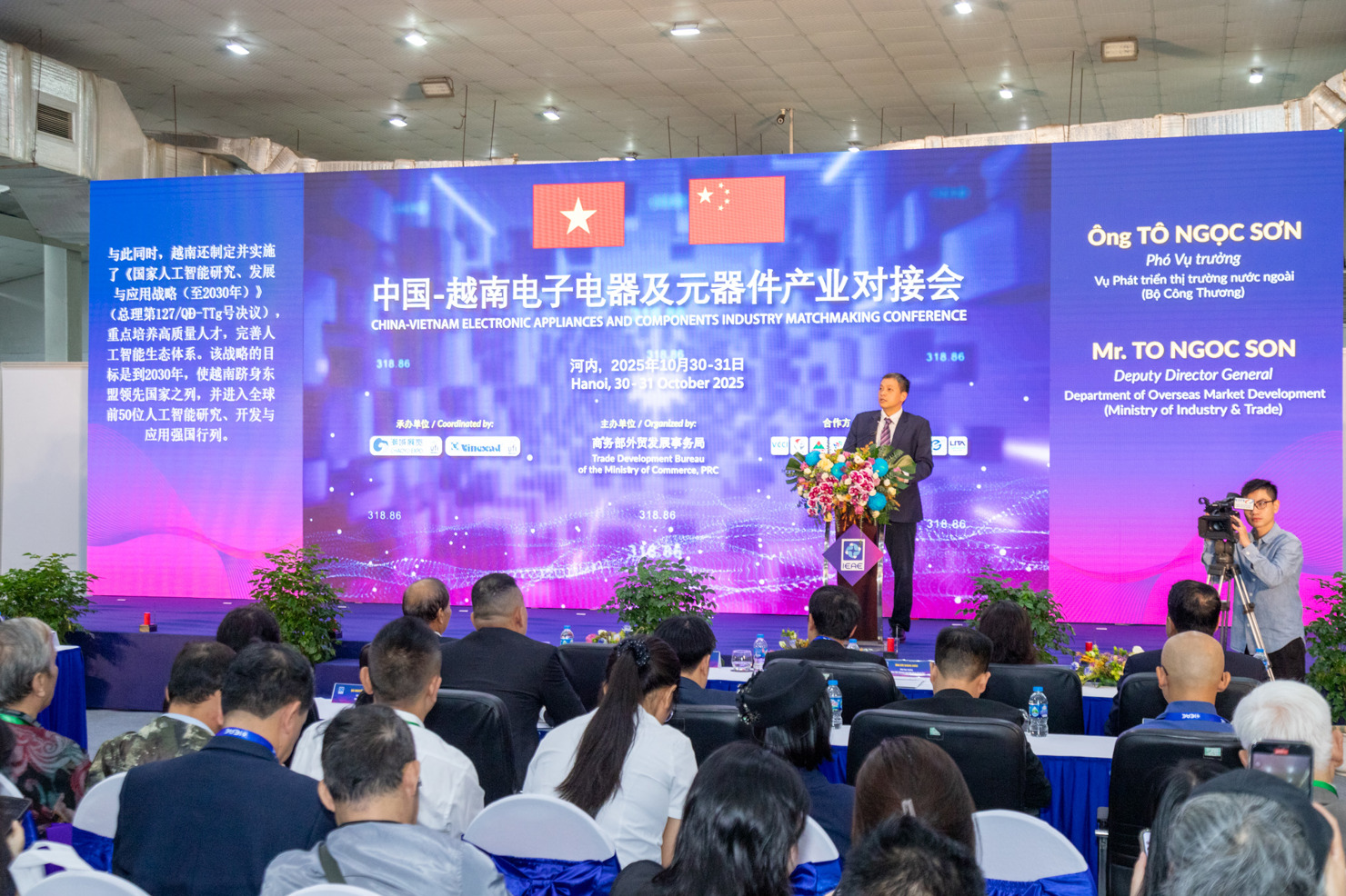 Ông Tô Ngọc Sơn - Phó Vụ trưởng Vụ Phát triển thị trường nước ngoài (Bộ Công Thương) phát biểu tại buổi lễ.