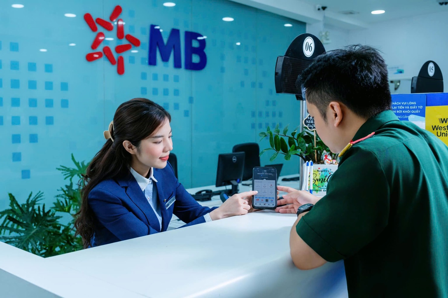 Ngân hàng thương mại chiếm 95,2% thị phần tài chính tiêu dùng Việt Nam.