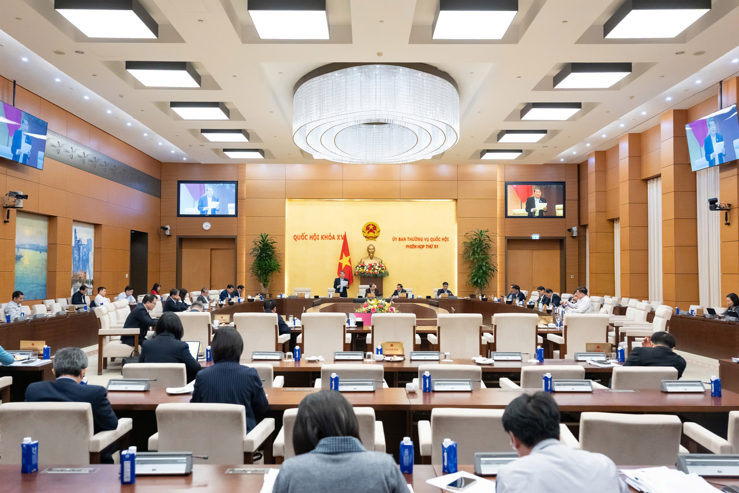 Quang cảnh phiên họp.