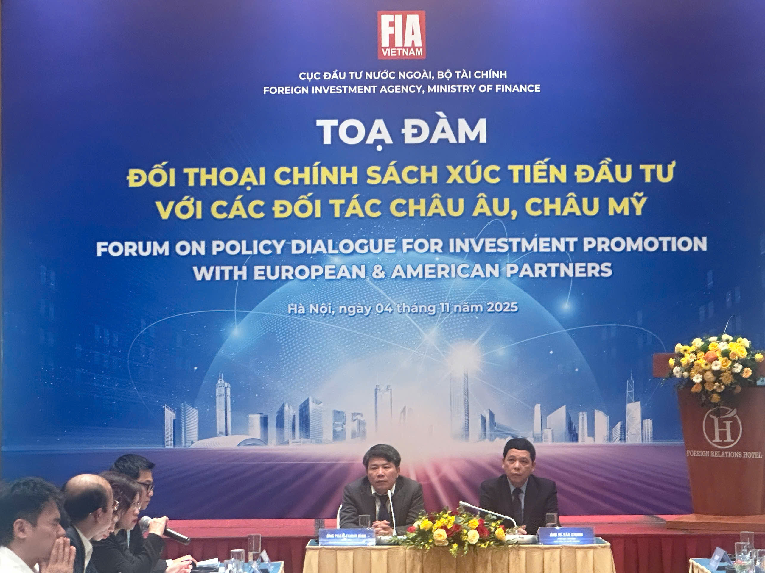 Đối thoại chính sách đẩy mạnh xúc tiến đầu tư với các đối tác châu Âu, châu Mỹ
