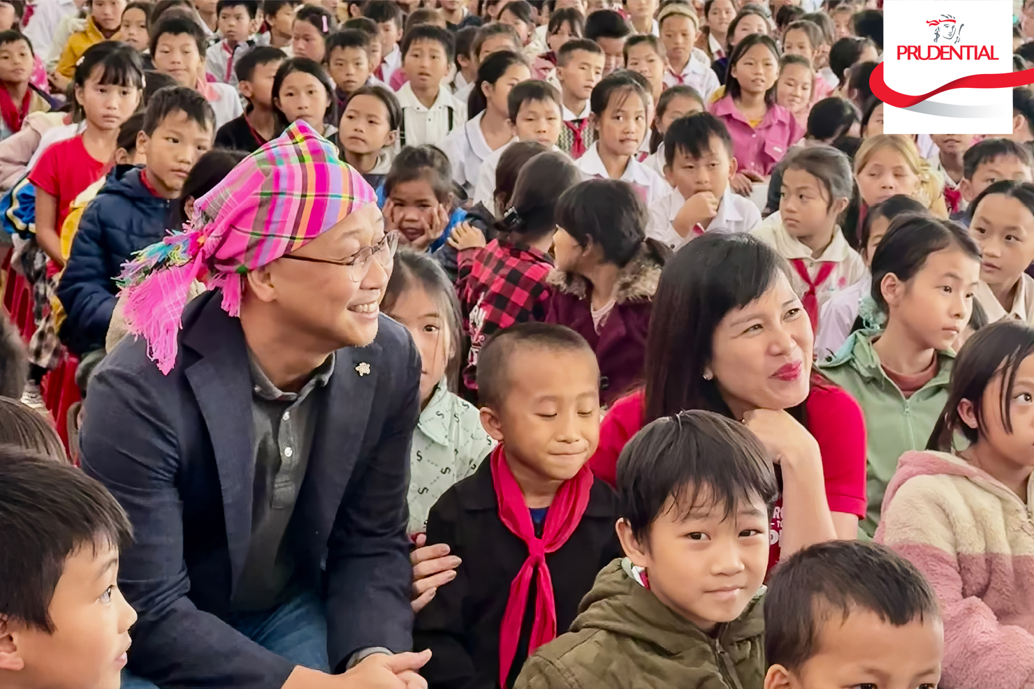 Khoảnh khắc ấm áp tại sự kiện giao lưu văn hóa trong khuôn khổ chương trình Pru Volunteering 2025.