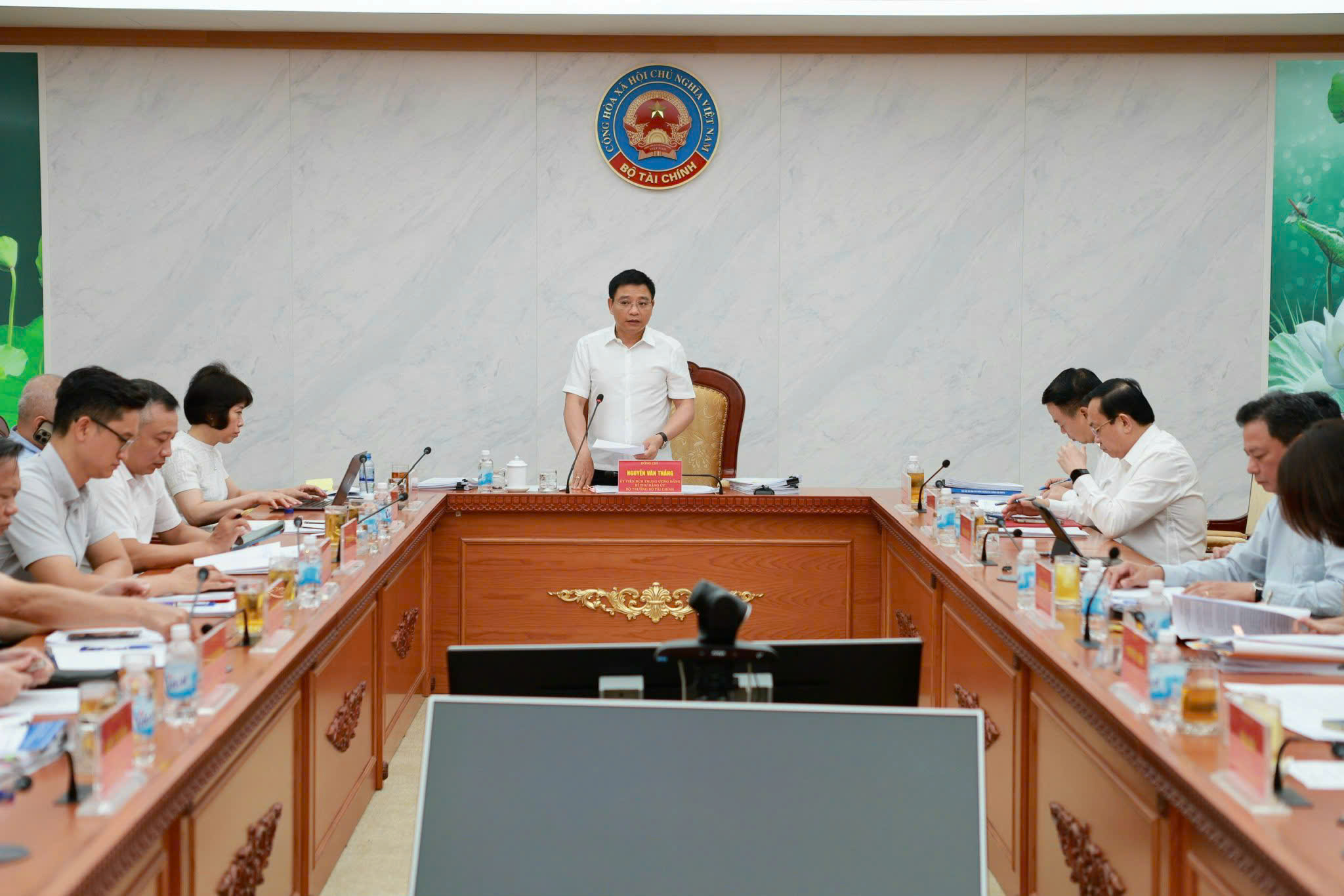 Tăng cường xây dựng Đảng, hoàn thiện thể chế theo tinh thần Kết luận số 201-KL/TW