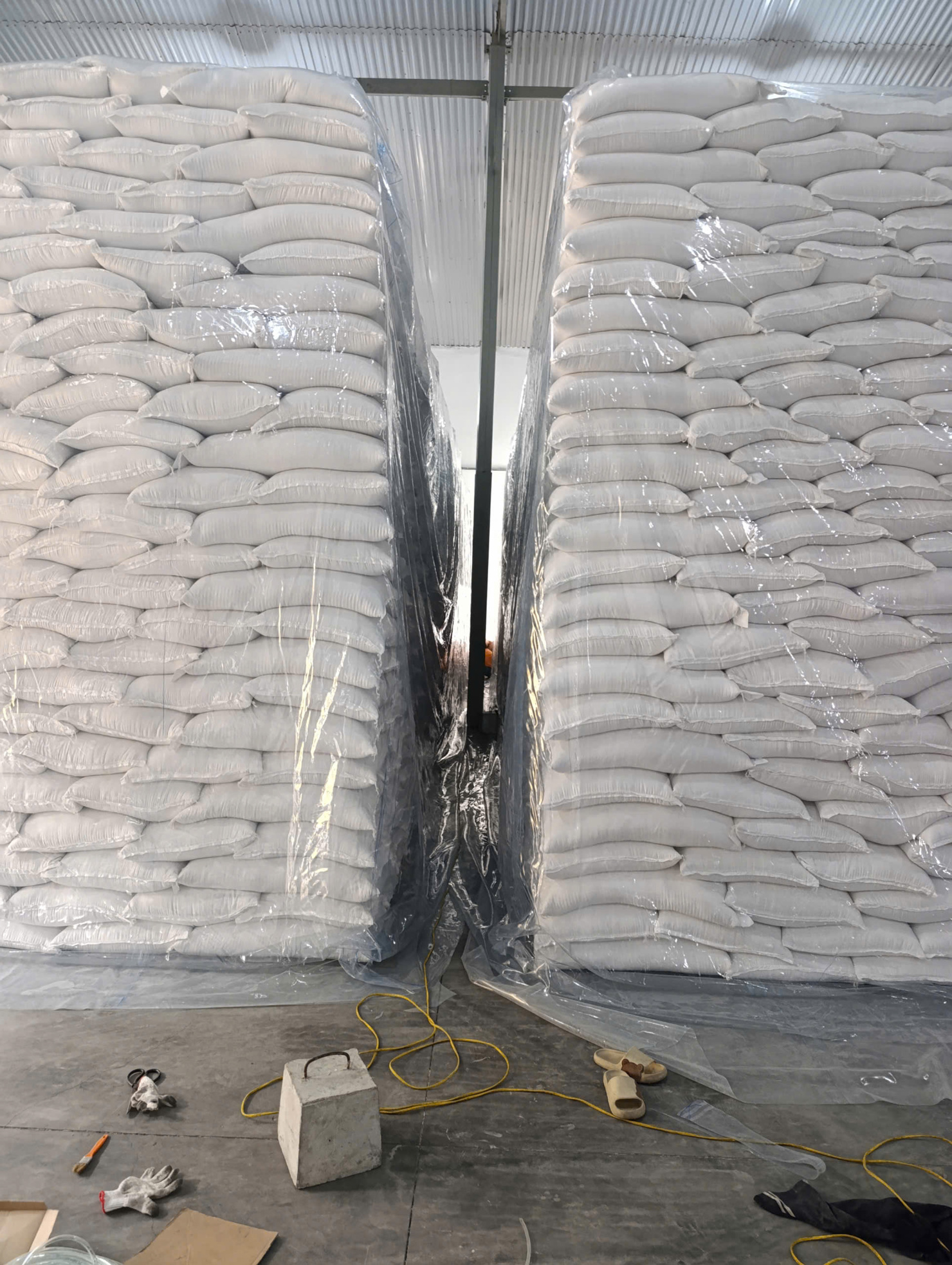 Toàn bộ lương thực nhập kho luôn được Chi cục DTNN khu vực III phủ màng bảo quản theo Quy chuẩn kỹ thuật quốc gia.