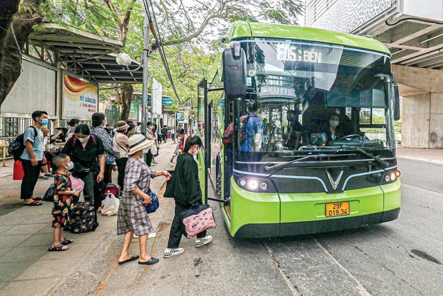 Hà Nội tập trung phát triển các tuyến xe buýt sử dụng điện, năng lượng xanh, kết nối với tuyến đường sắt đô thị và các khu đô thị mới.
