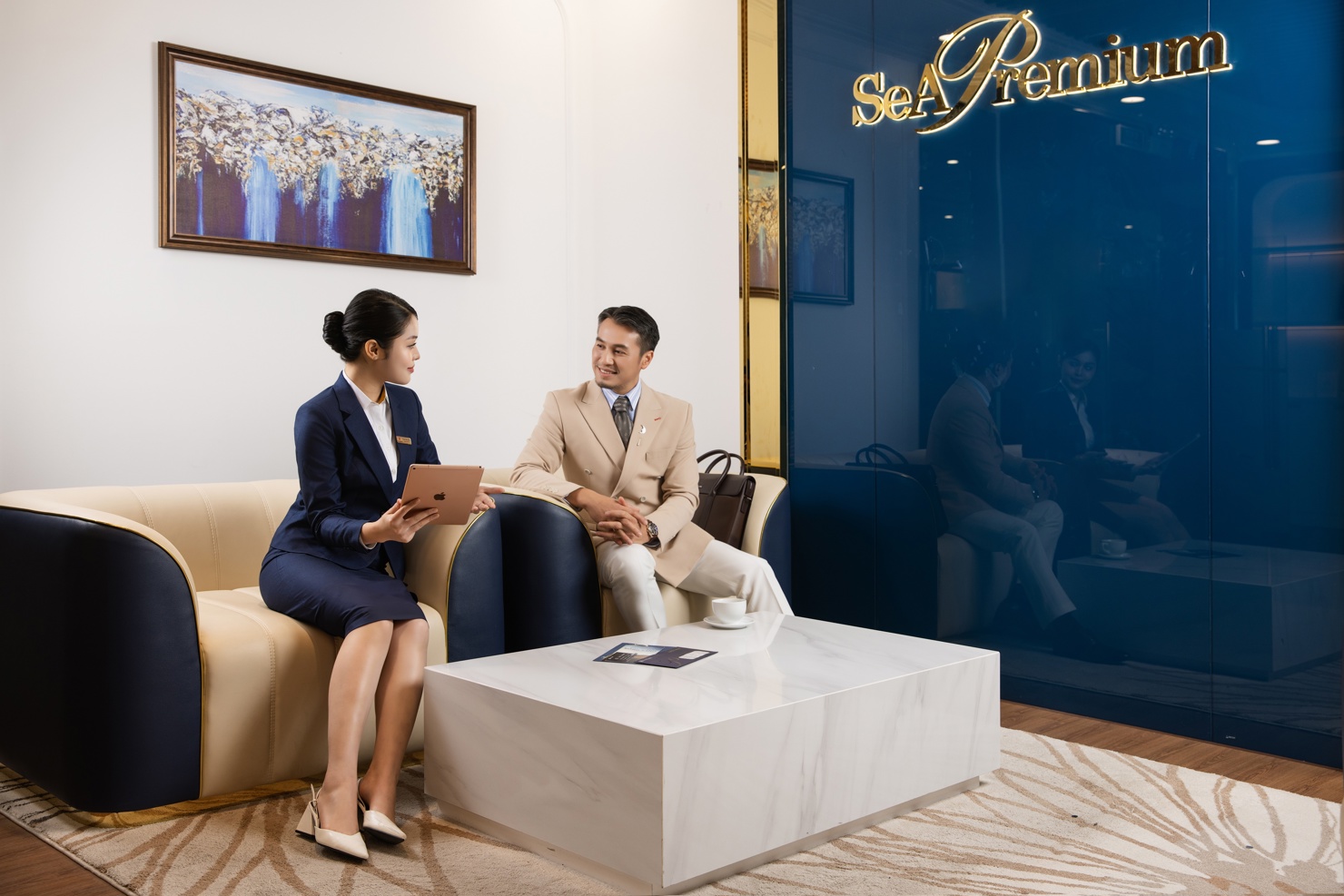 Với SeAPremium Lounge, mỗi khách hàng đều có chuyên gia tài chính cá nhân, là người am hiểu sâu sắc mục tiêu, nhu cầu và phong cách sống có thể tư vấn chiến lược đầu tư, tiết kiệm và quản trị tài sản tối ưu.