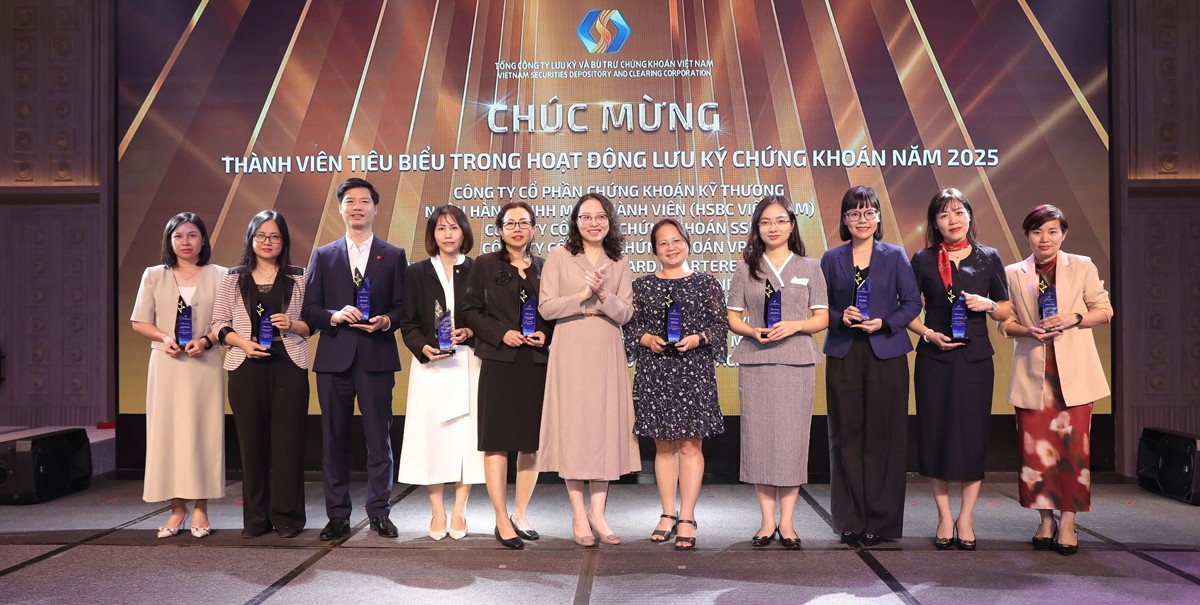 Các thành viên được vinh danh tại Hội nghị. 
