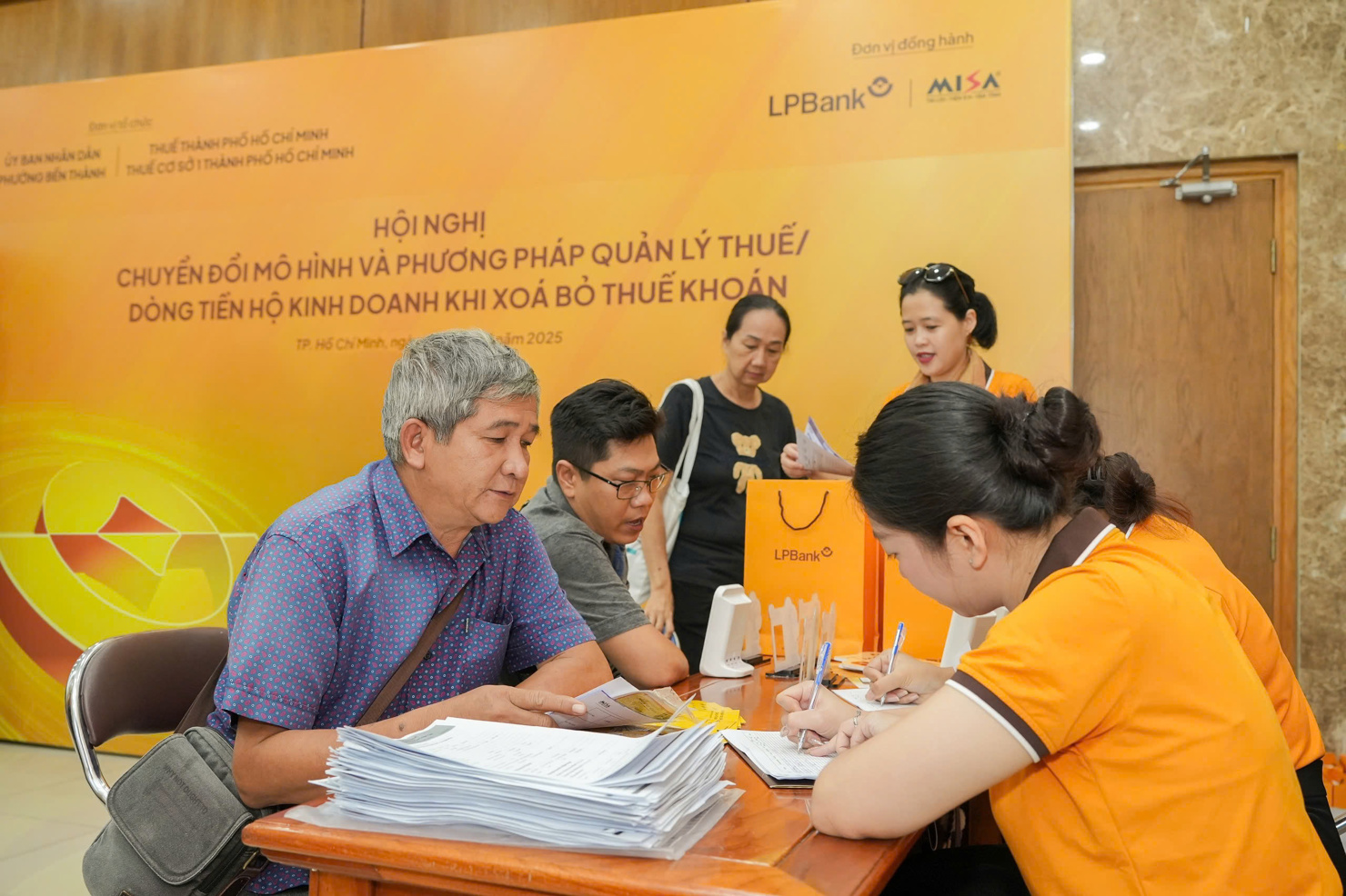 Sự kiện thu hút hơn 500 hộ kinh doanh phường Bến Thành, TP. Hồ Chí Minh tham gia.