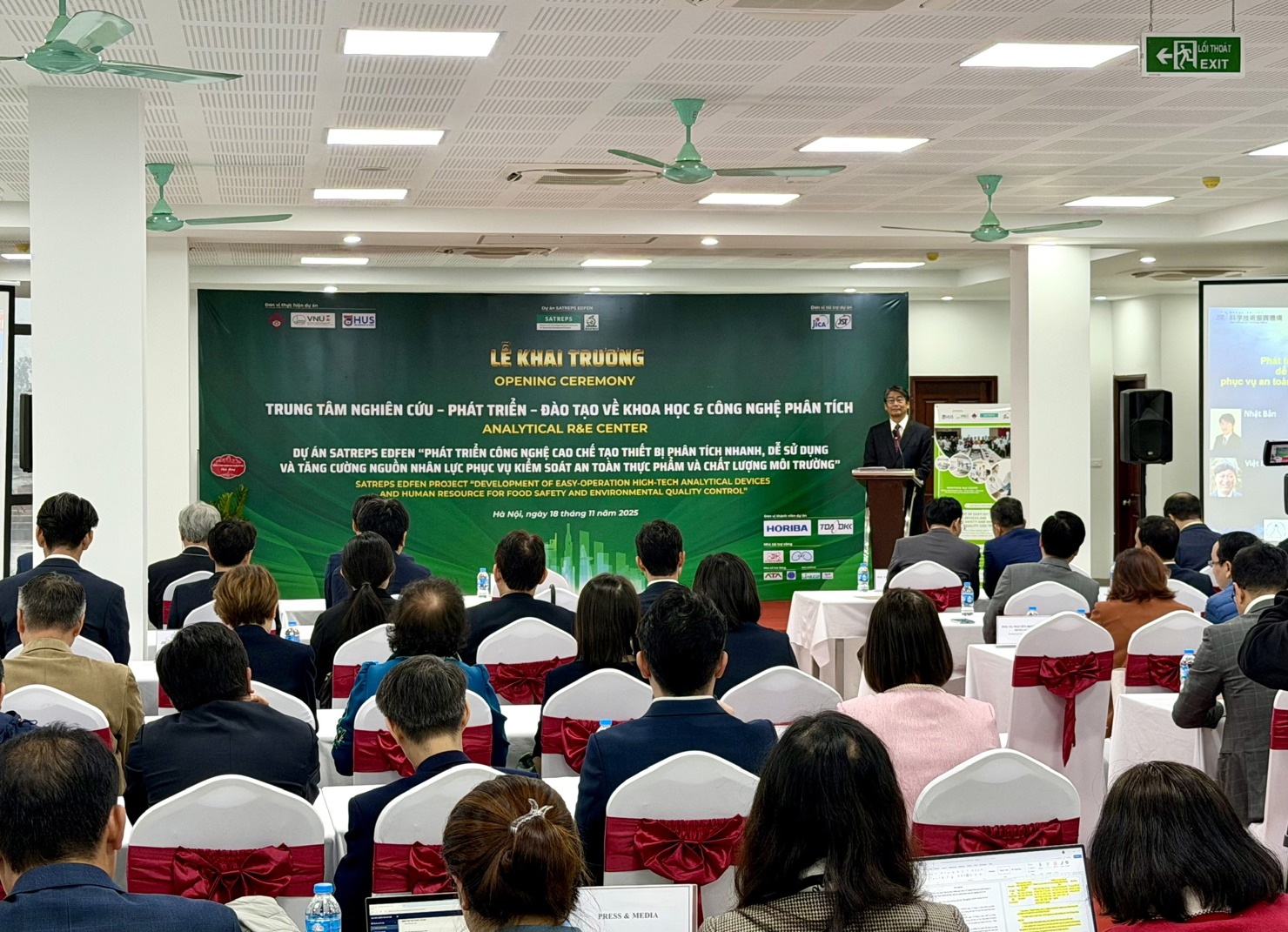 Lễ Khai trương Analytical R&E Center. Ảnh: HD