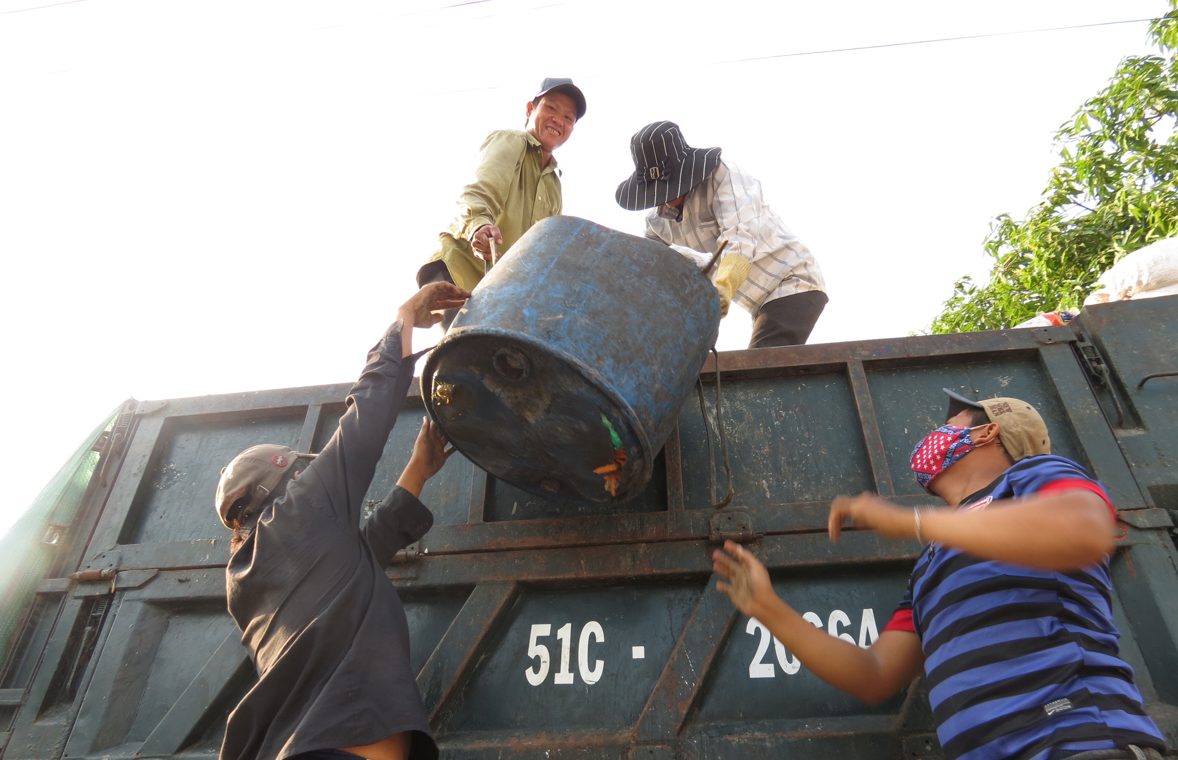 TP. Hồ Chí Minh nguy cơ ùn ứ rác khi bãi Đa Phước chỉ tiếp nhận ban đêm