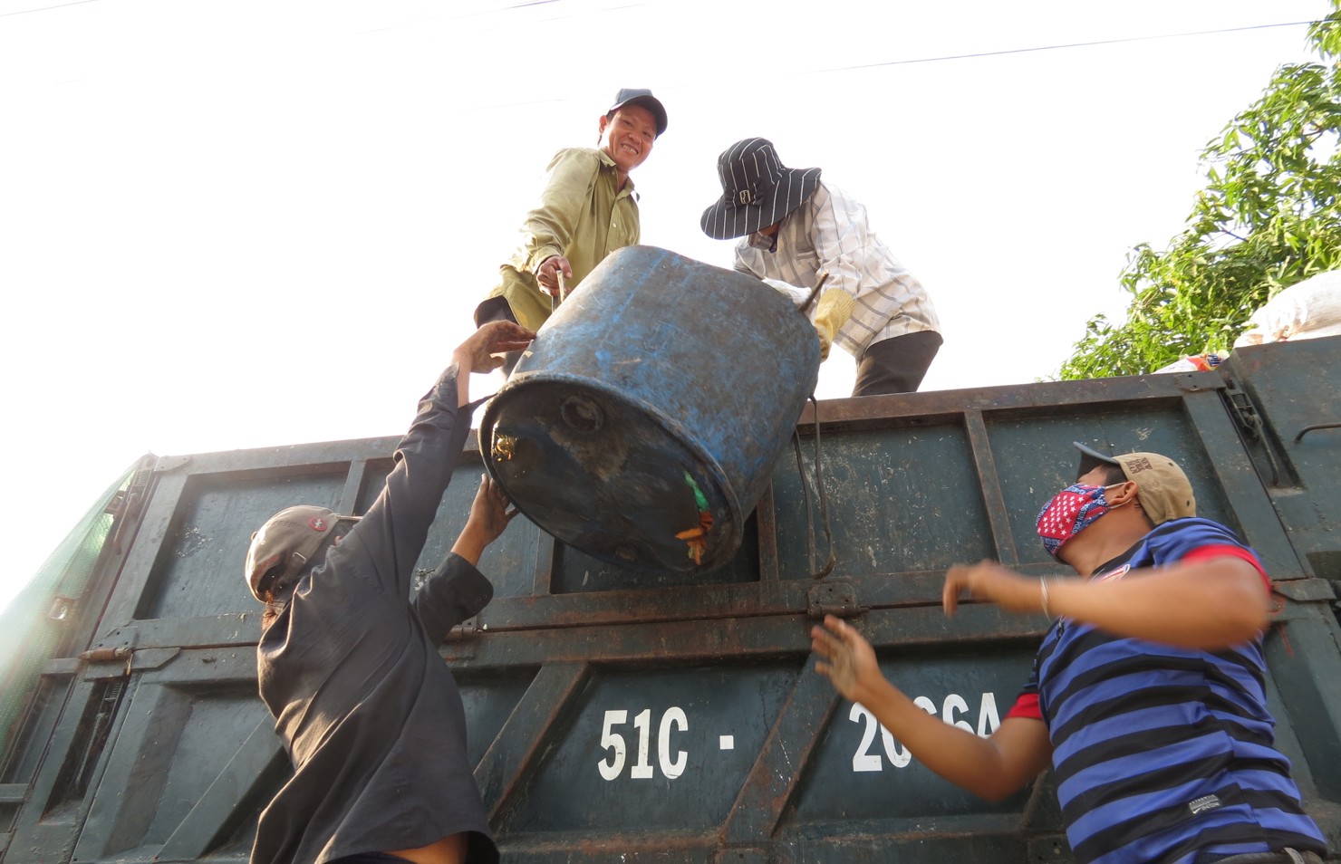 Thu gom rác thải tại TP. Hồ Chí Minh. Ảnh: Phạm Thọ