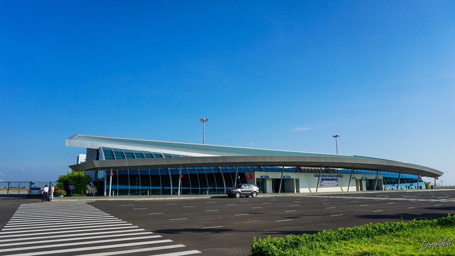 Tạm đóng cửa sân bay Tuy Hoà do mưa lũ