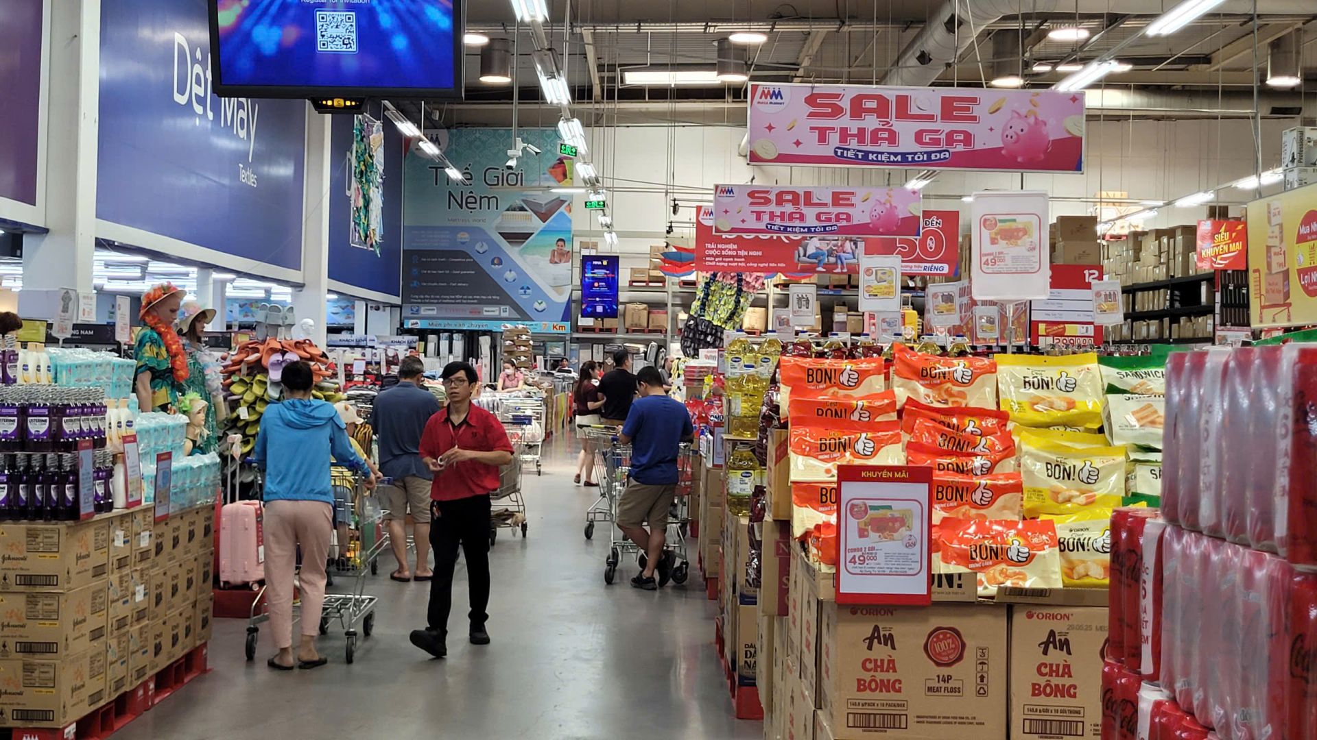 INFOGRAPHIC: Tổng quan bán lẻ hàng hóa và doanh thu dịch vụ tiêu dùng 10 tháng năm 2025