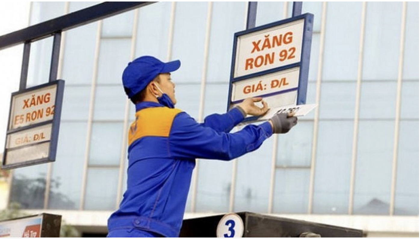 Dự báo giá bán lẻ xăng dầu trong nước có thể giảm hơn 700 đồng/lít.