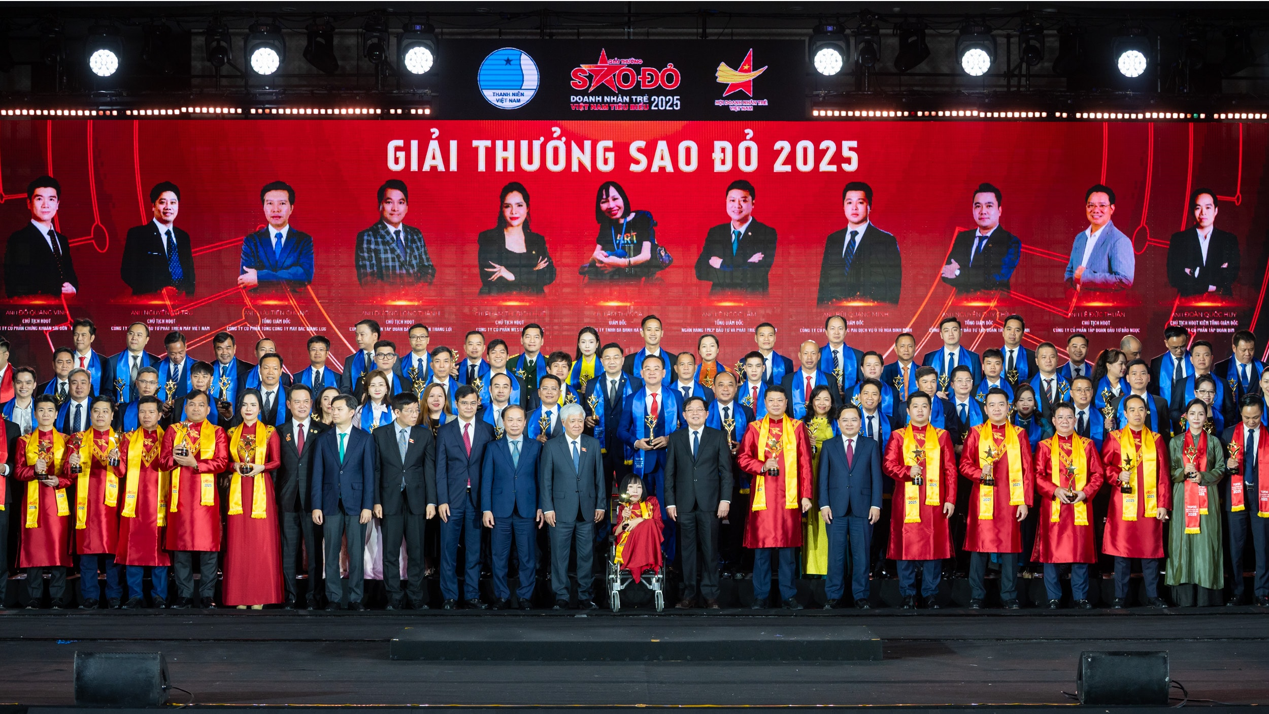 Vinh danh 10 doanh nhân trẻ nhận Giải thưởng Sao Đỏ 2025