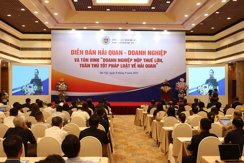 Quang cảnh diễn đàn.
