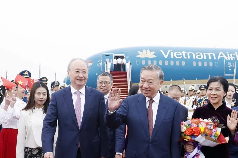 Tổng Bí thư, Chủ tịch nước Tô Lâm và Phu nhân bắt đầu chuyến thăm cấp Nhà nước đến Trung Quốc