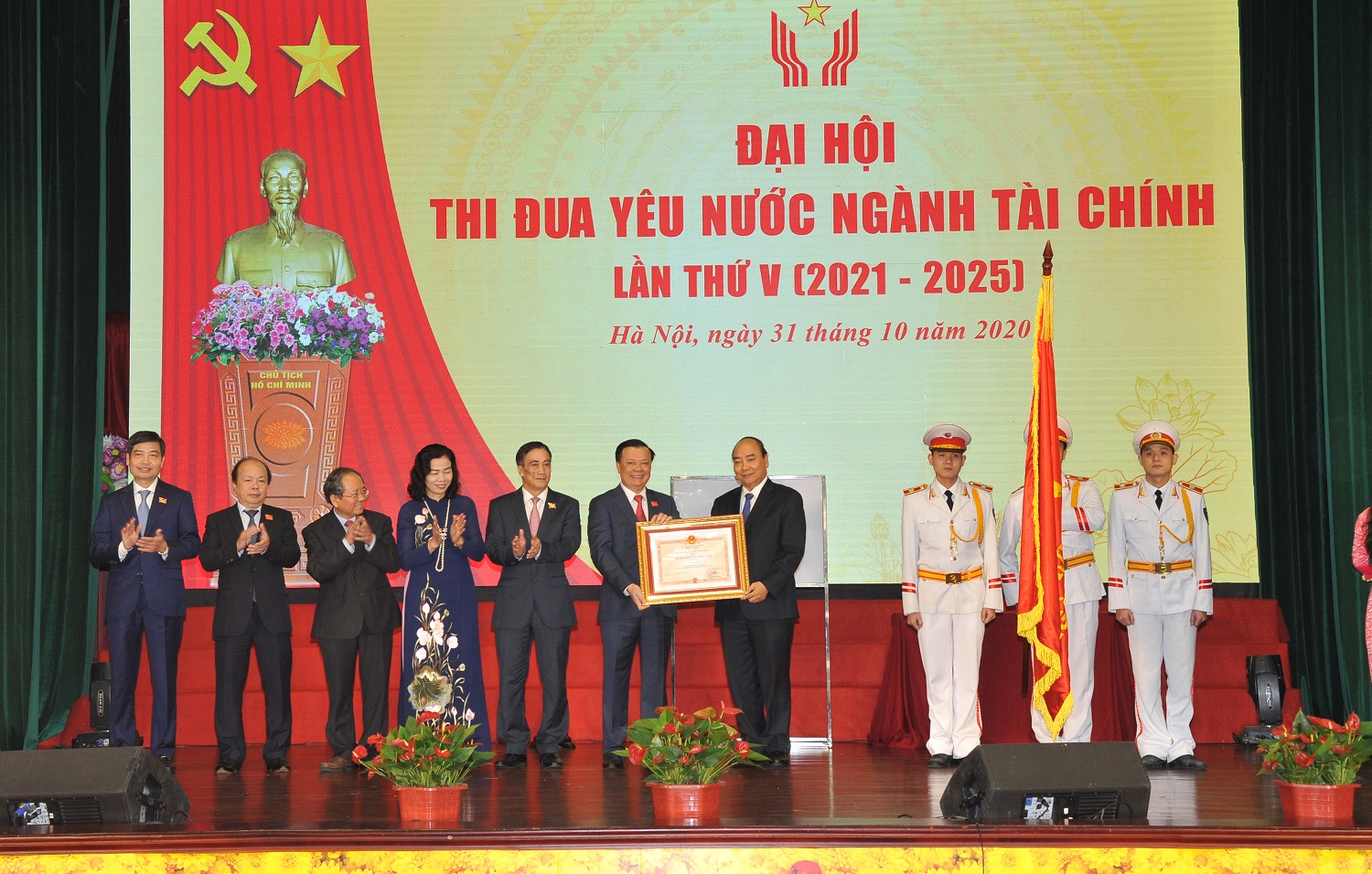 nganh tai chinh voi phong trao thi dua yeu nuoc