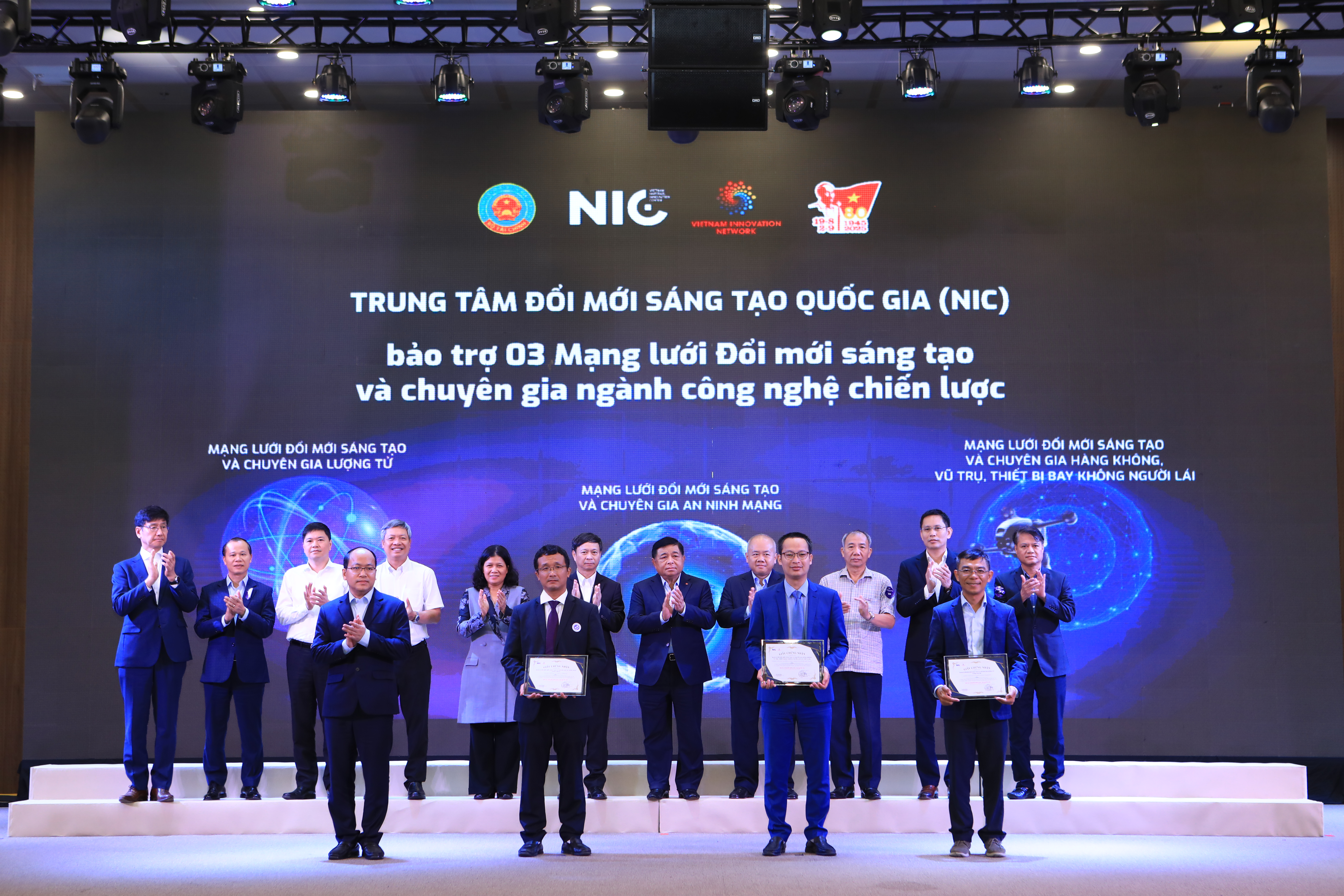 mang luoi doi moi sang tao viet nam huy dong nguon luc phat trien dat nuoc trong ky nguyen moi