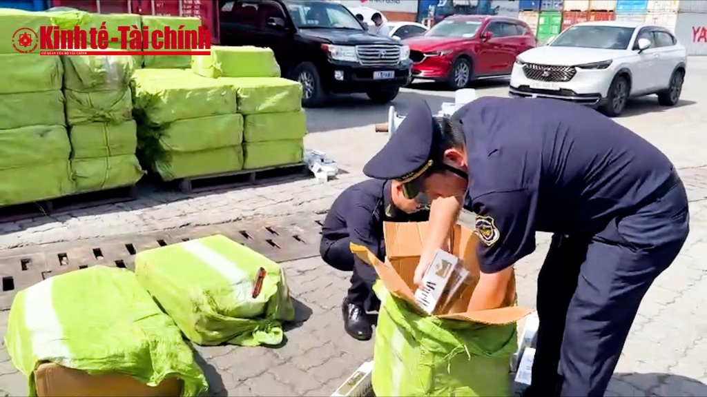 VIDEO: Hải quan bắt giữ 84.000 bao thuốc lá lậu giấu trong bồn thép, trị giá hơn 2,5 tỷ đồng