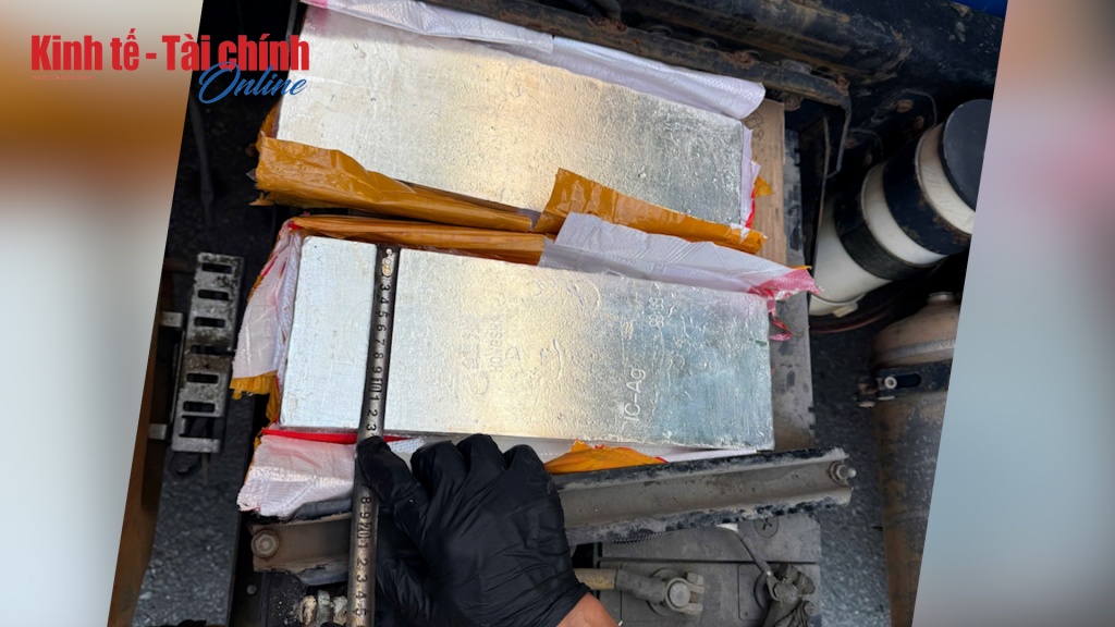 VIDEO: Hải quan cửa khẩu Lào Cai phối hợp bắt vụ vận chuyển 235 kg bạc