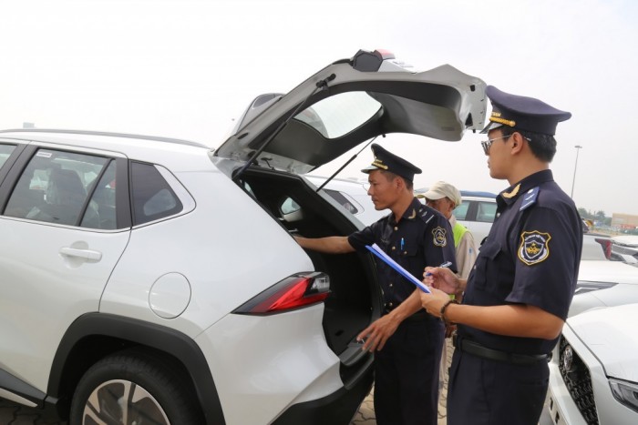 VIDEO: Lần đầu tiên lượng xe ô tô nhập khẩu nguyên chiếc vượt ngưỡng 200.000 xe trong một năm
