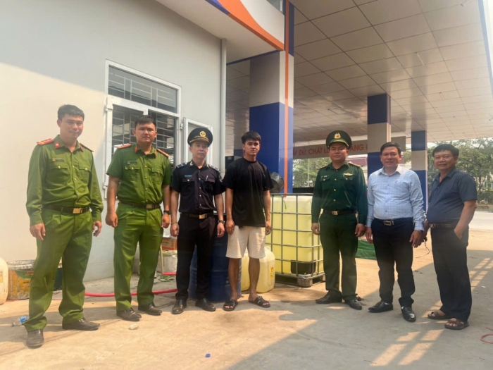 VIDEO: Gia cố thùng kim loại để vận chuyển xăng dầu lậu